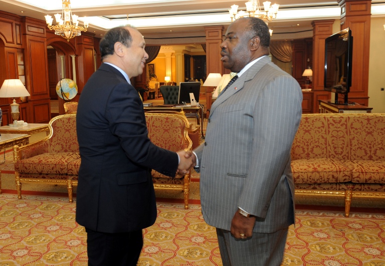 Abdeslam Ahizoune présente le nouveau DG de Gabon Télécom à Ali Bongo (ATTENTION VERSION CORRIGEE)