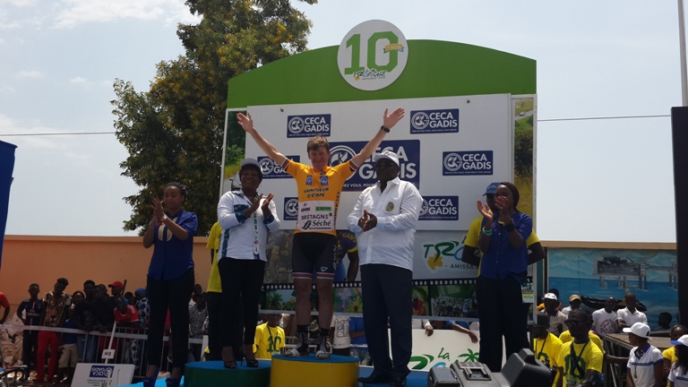 Le biélorusse, Yauheni Hutarovich sur le podium @ gabonactu.com