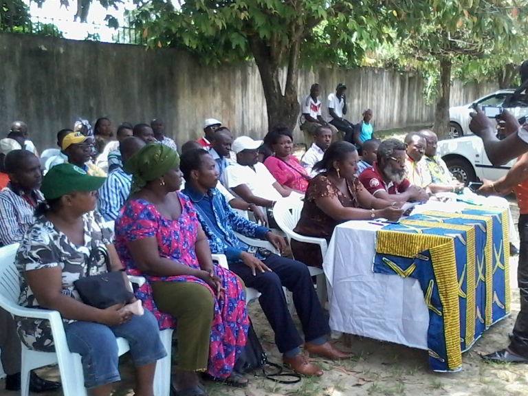 Les membres de Dynamique unitaire durant conférence de presse à Martine Oulabou @ gabonactu.com