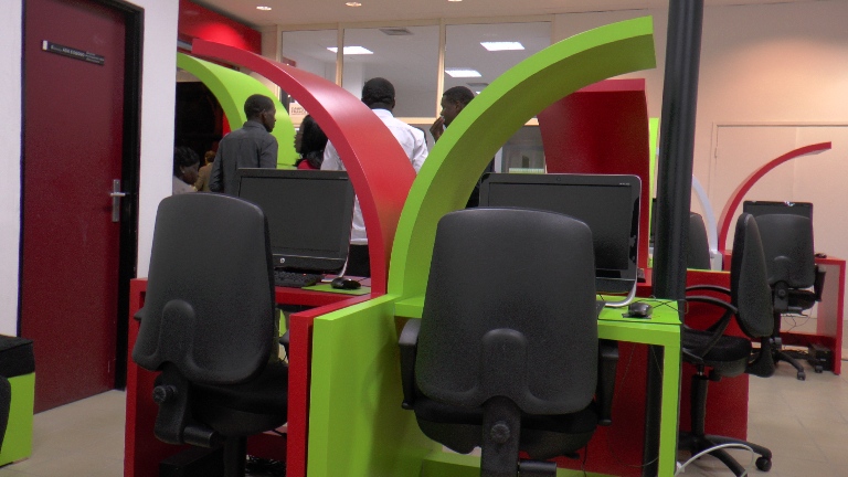 Le cybercafé de Moov très à la mode @ gabonactu.com