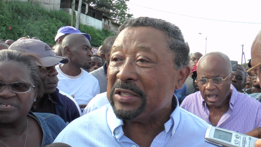 Jean Ping s'adressant à la presse @ gabonactu.com