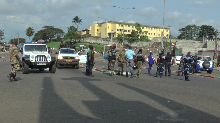 la légendaire place de Rio désertée par les buveurs de vin de palme et les transporteurs @ gabonactu.com
