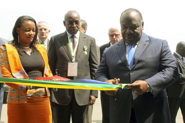 peu avant la visite, Ali Bongo a coupé le ruban symbolique @ DCP