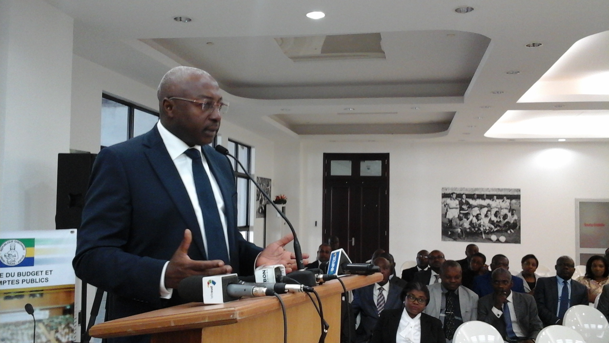 Le Gabon élabore dans la douleur son budget 2016