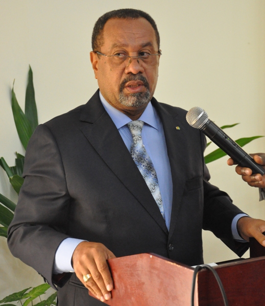 Guy Bertrand Mapangou durant la présentation du visa électronique @ Gabonactu.com