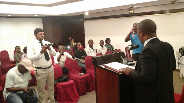 Premier bataille, convaincre le public sur le caractère sérieux de sa candidature @ Gabonactu.com