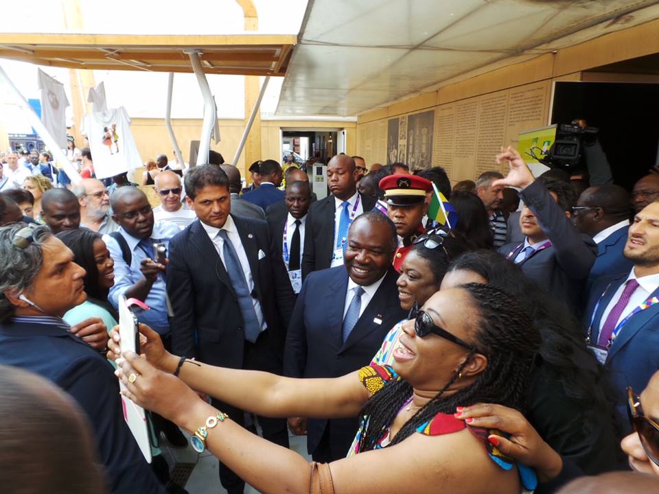 Accueil chaleureux à l'exposition @ facebook Ali Bongo