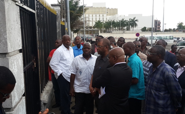 Ils ont tenté de forcer en vain le portail de la DGR @ Gabonactu.com