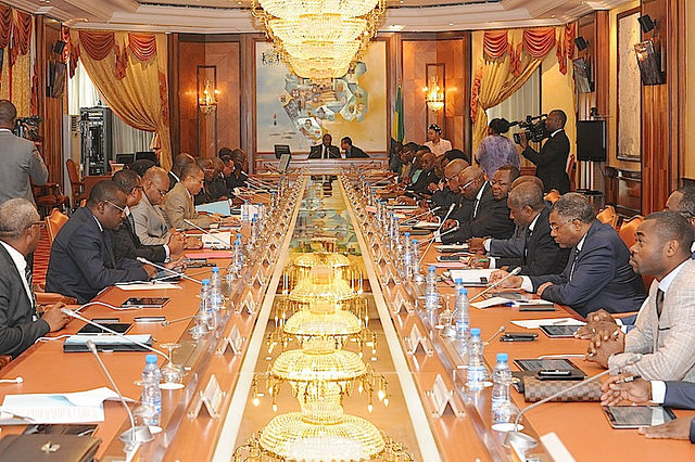 Ali Bongo accélère les conseils des ministres