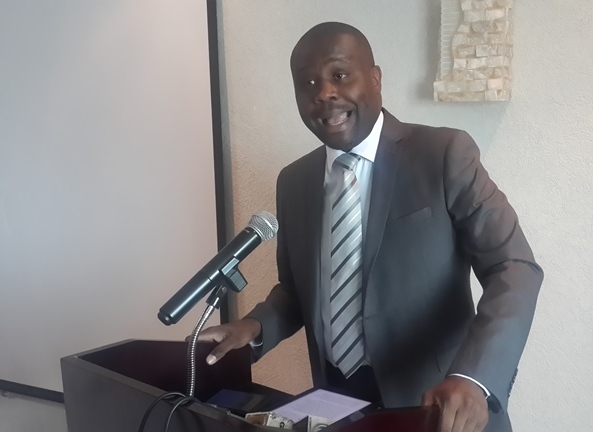 Mba Obame m’a amené et laissé à l’Union nationale (Mike Jocktane)