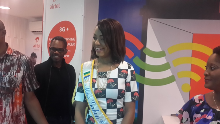Miss Gabon dans une Agence Airte @ Gabonactu.com