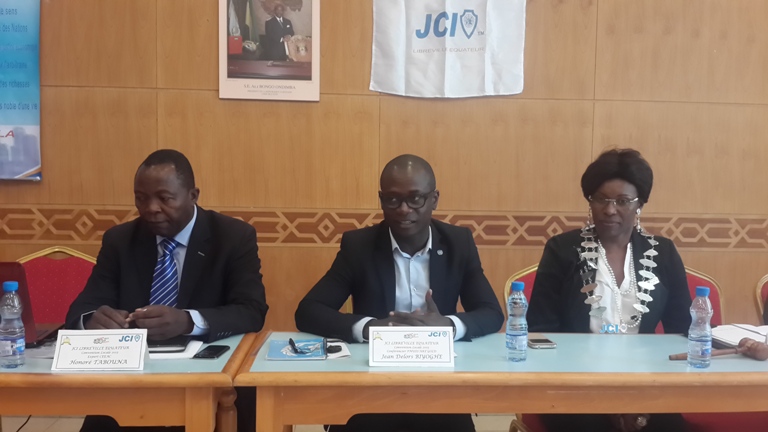 Les conferenciers au cours de leurs exposés @ Gabonactu.com