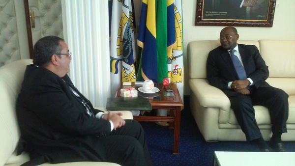 Le ministre de l'Intérieur et l'Ambassadeur d'Egypte au Gabon @ Jean Eric Nziengui Mangala