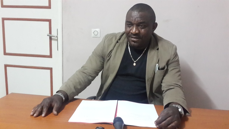 Le chef d'agence de Major transport lors de la conférence de presse le 9 octobre 2015 à Libreville @ Gabonactu.com
