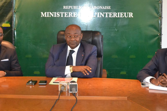 Le ministre de l’Intérieur invite les gabonais à s’inscrire sur les listes électorales dans le calme et la discipline