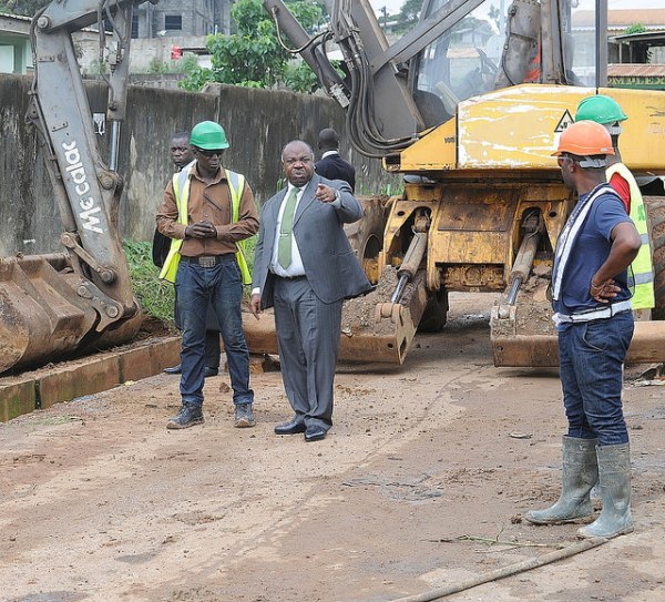 Ali Bongo à plein ciel et à Sibang en visite de chantiers