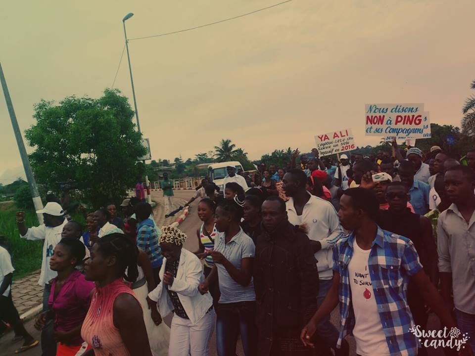 La grande causerie citoyenne du CRAC à Koula-Moutou a pris fin par une marche de soutien à Ali Bongo @ Images CRAC
