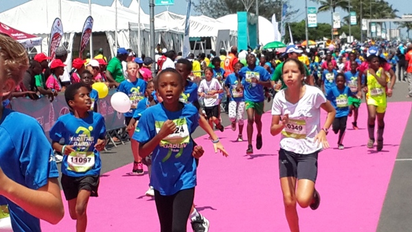 le marathon a rassemblé les jeunes de toutes les races @ Gabonactu.com