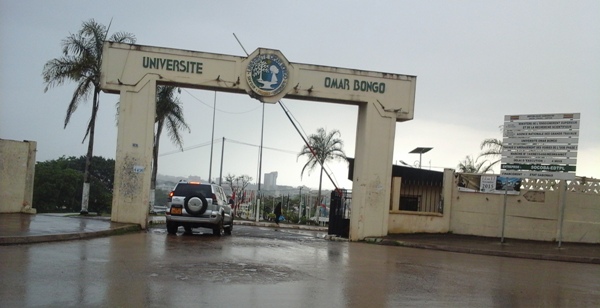Entrée principale de l'UOB le 22 novembre 2015 @ Gabonactu.com
