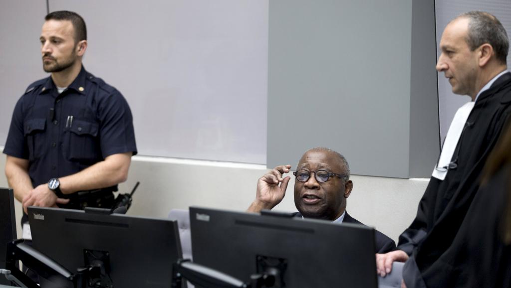 Le prisonnier Gbagbo plaide non coupable à l’ouverture du procès