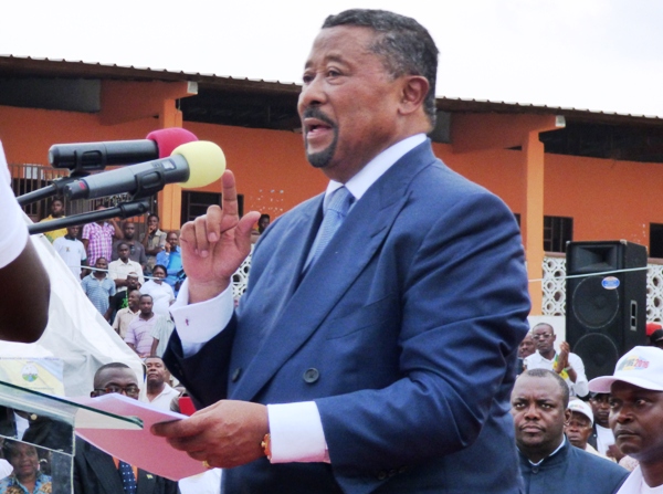 Jean Ping en route vers le palais présidentiel