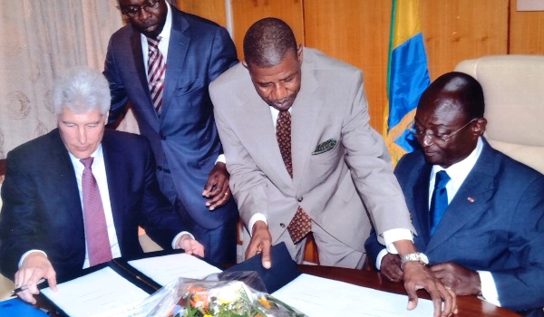 Roche et le Gabon signent un accord pour faciliter l’accès aux traitements novateurs contre le cancer