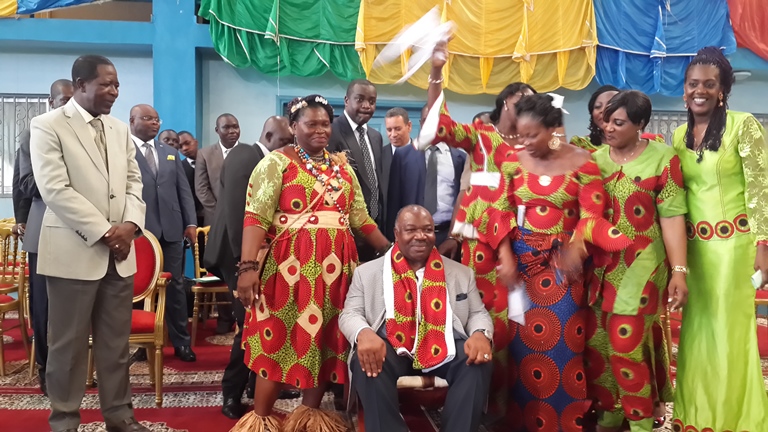 Ellection présidentielle 2016: Plus de 5000 épouses des militaires apportent leur soutien à Ali Bongo