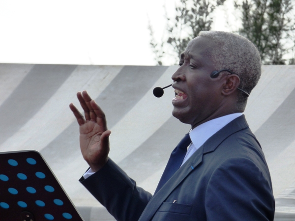 Raymond Ndong Sima, candidat de la rupture