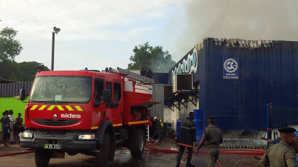 Le magasin CECADO du PK 12 ravagé par les flammes
