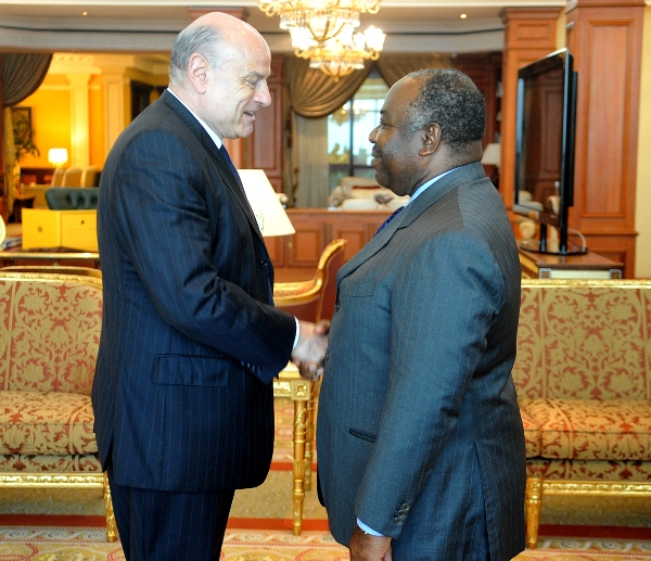 Des émissaires de la France chez Ali Bongo