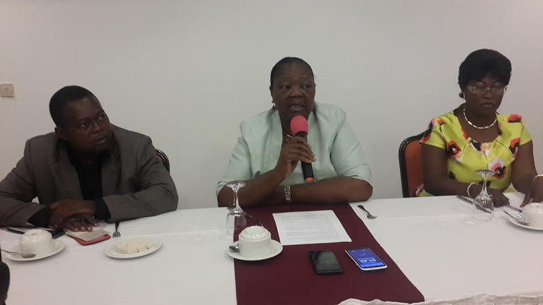 Gertrude Nfono Edou entourée de son etat major de campagne  @ Gabonactu.com