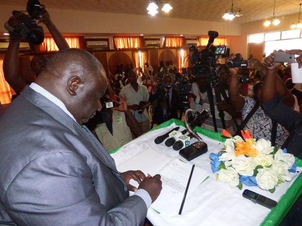 La centrale syndicale Dynamique unitaire annonce qu’elle s’opposera à la candidature d’Ali Bongo