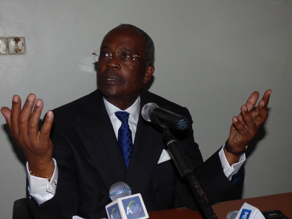 Casimir Oyé Mba suggère la création d’un syndicat des candidats contre Ali Bongo