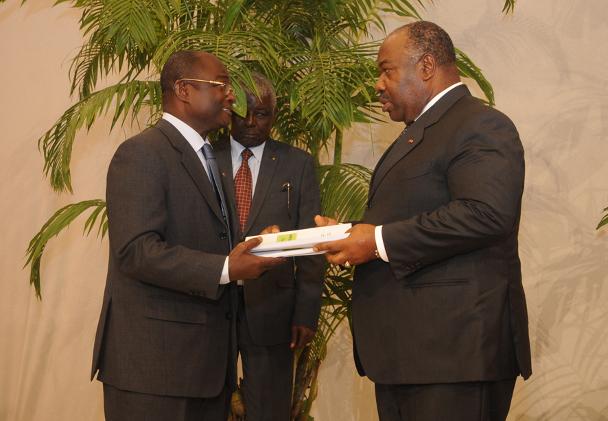Ali Bongo reçoit le rapport qui vise à améliorer la condition de la femme gabonaise