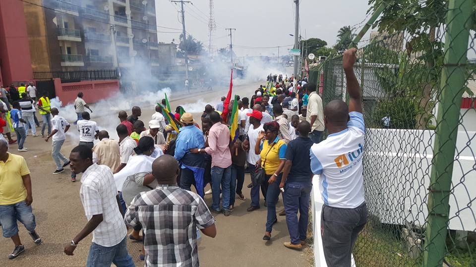 Un blessé et onze arrestations après une marche pacifique de l’opposition à Libreville