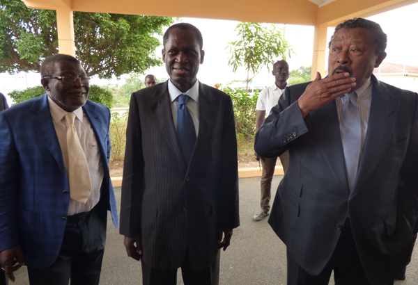 Jean Ping a déposé sa candidature avec certificat de nationalité