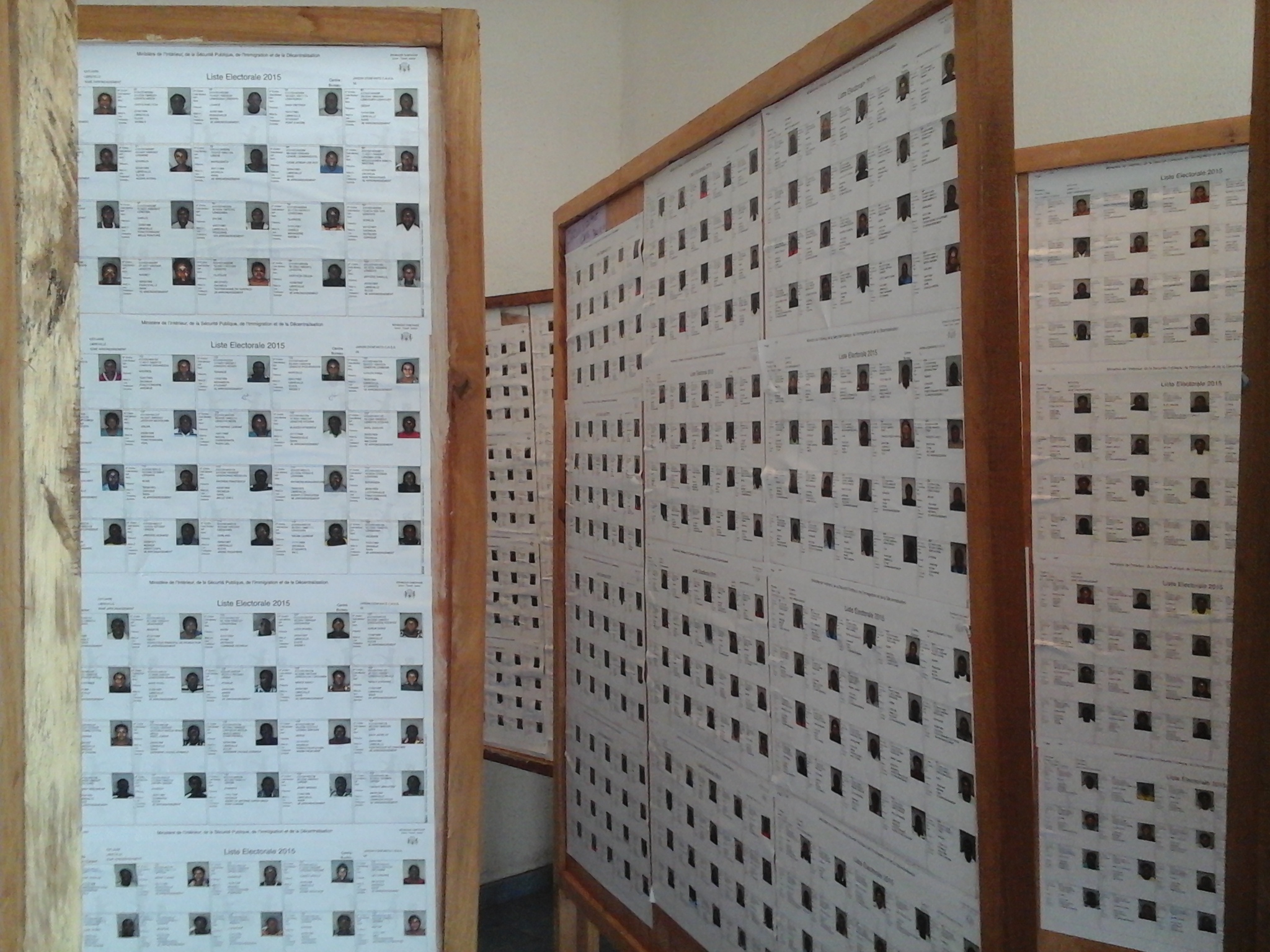 La distribution des cartes d’électeur débute finalement mardi à Libreville