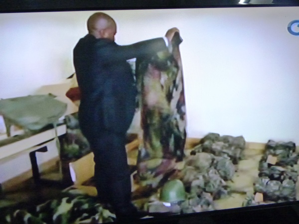 Saisie d’un important stock de tenues militaires à Libreville