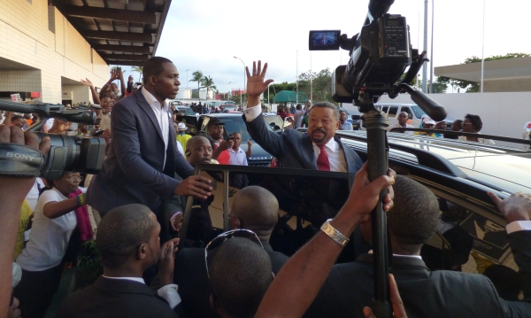 Retour plus ou moins tranquille de Jean Ping à Libreville
