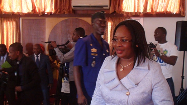 Myboto est un dictateur, il faut le quitter (Estelle Ondo)