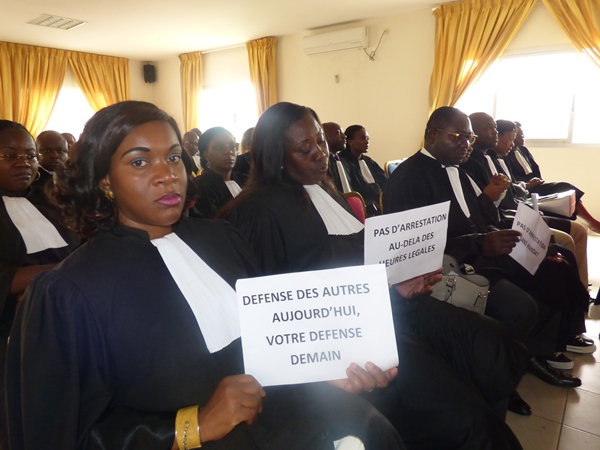 Les avocats ont marché pour soutenir Iga-Iga, avocat de Jean Ping