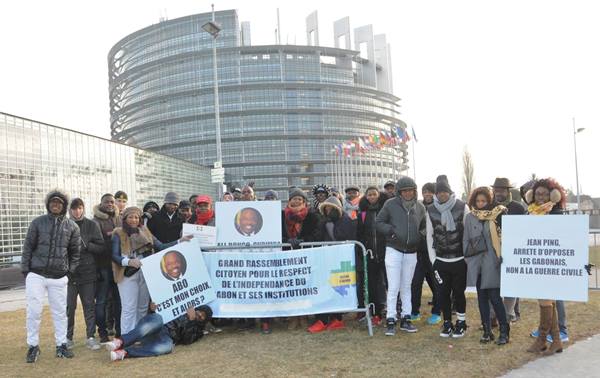 France : Des partisans d’Ali Bongo disent « Non à la déstabilisation du Gabon par des puissances occultes de l’UE »