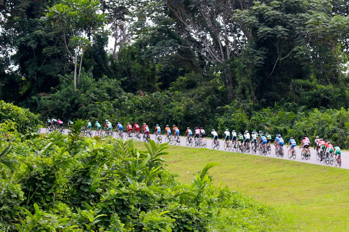 Insolite : les cyclistes gabonais entraînés par un mécanicien à 9 jours du Tour du Gabon