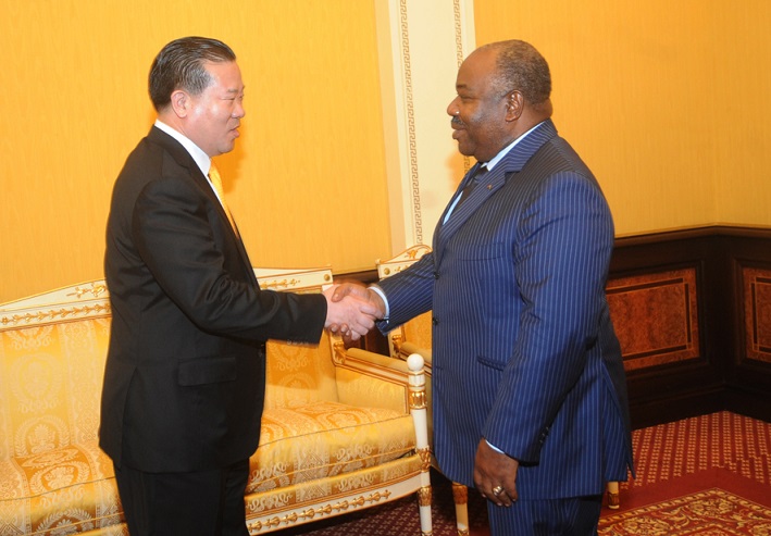 Des chinois et un émir arabe au palais d’Ali Bongo mardi