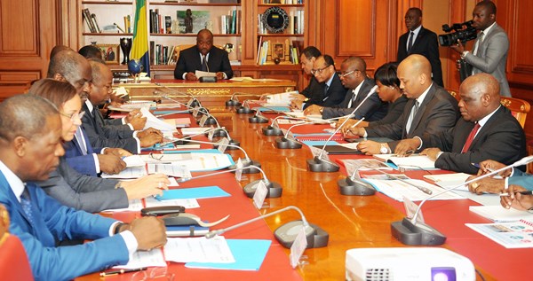Infrastructures : Ali Bongo blâme son staff