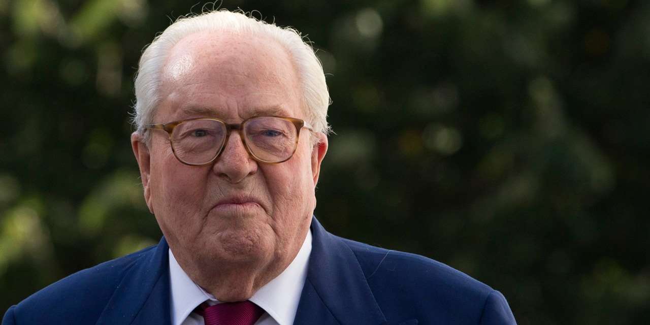 Le vieux Le Pen félicite et taloche sa fille Marine