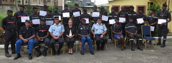 Des sapeurs-pompiers gabonais formés aux techniques de désincarcération des victimes d’accident de la route