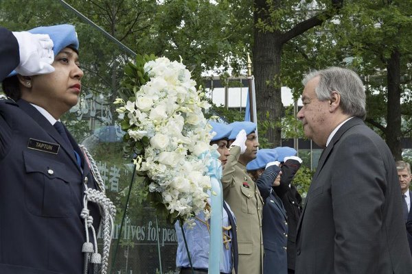 L’ONU rend hommage à deux Casques bleus gabonais décédés au service de la paix