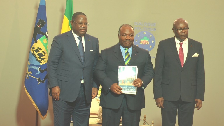 Fin du dialogue politique : Ali Bongo a réceptionné le rapport