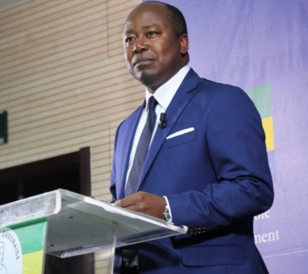 Bilie By Nze face à la presse ce jeudi à Libreville